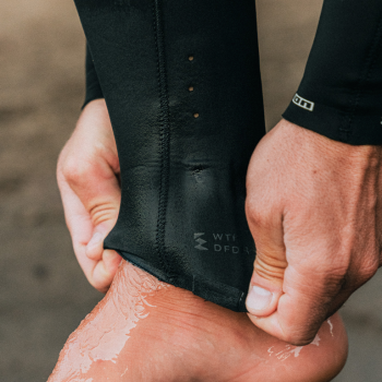 ION SEEK CORE 5/4 HOOD WETSUIT FRONTZIP