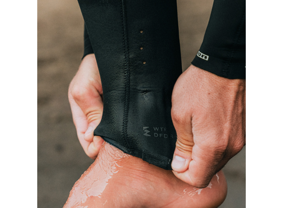 ION SEEK CORE 5/4 HOOD WETSUIT FRONTZIP
