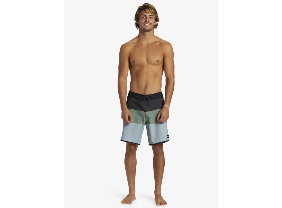 QUIKSILVER BOARDSHORTS SURFSILK TIJUANA 18" BLACK