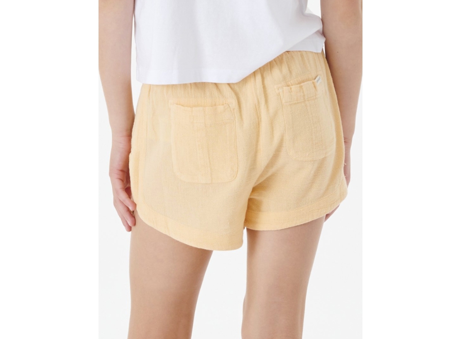 Ragazza in shorts clearance