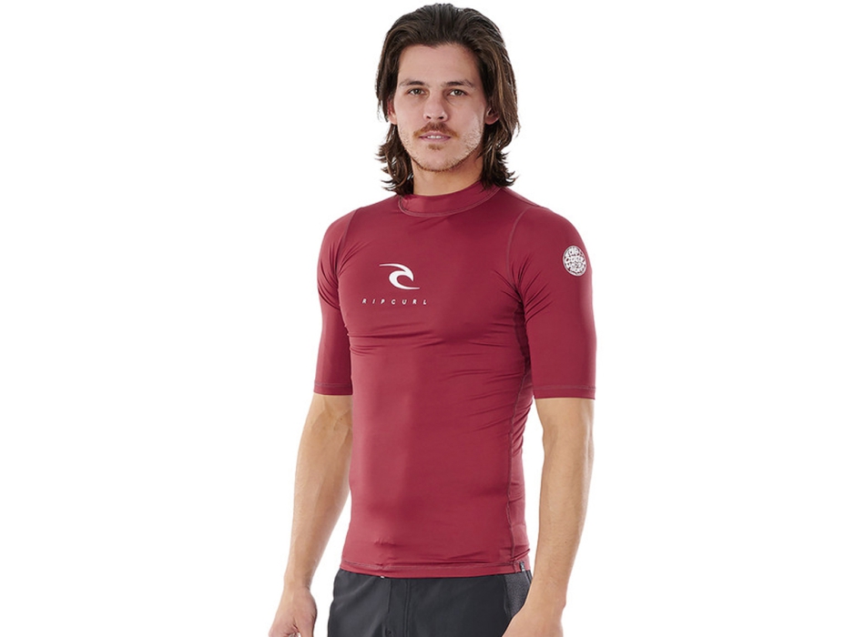 RIP CURL CORPS SHORT SLEEVE UV TEE MAROON