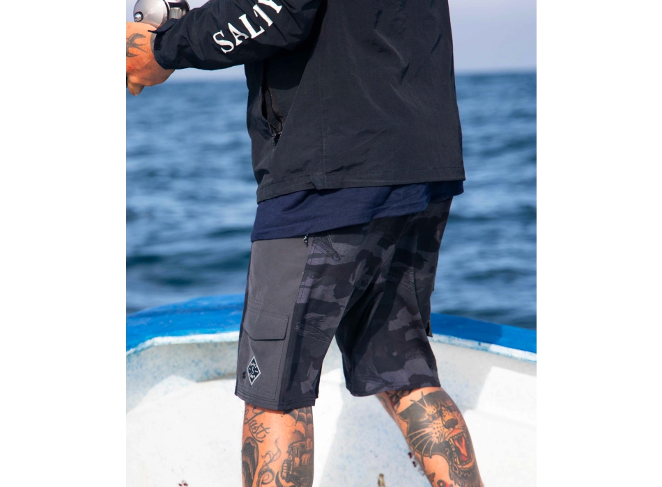 SALTY CREW TRANSOM UTILITY BOARDSHORT 20" BLACK CAMO