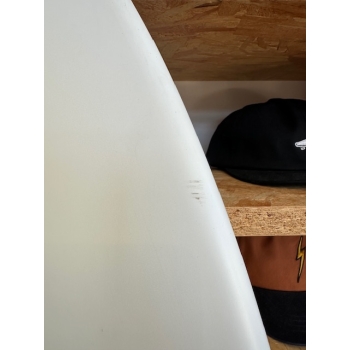 TORQ X-LITE POD MOD 5'10 AL MERRICK WHITE PINLINE EPOXY (SECOND HAND)